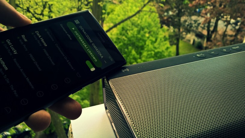 Creative Sound Blaster ROAR wyposażono także w czujnik NFC - wystarczy dotknąć go swoim telefonem, aby sparować urządzenia ze sobą. Prościej już się nie da /INTERIA.PL