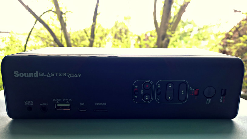 Creative Sound Blaster ROAR wyposażono w wejścia USB i slot kart micro SD /INTERIA.PL