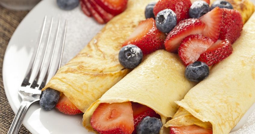 Crepes możesz podać z dowolnymi owocami /123RF/PICSEL