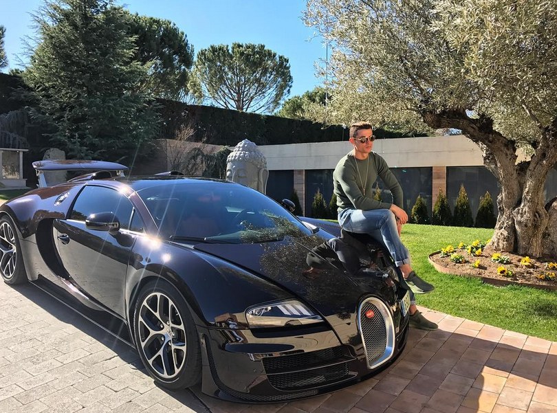 Cristiano Ronaldo i Bugatti Veyron na iG @cristiano/ /Instagram