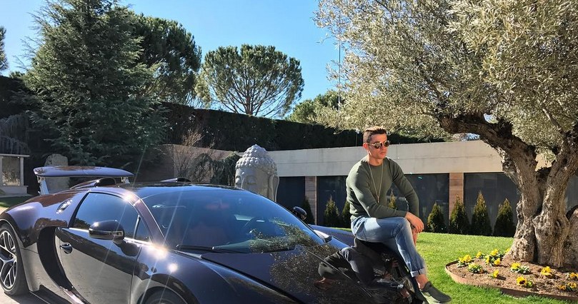 Cristiano Ronaldo i Bugatti Veyron na iG @cristiano/ /Instagram