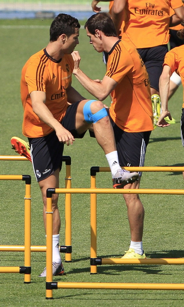 Cristiano Ronaldo i Gareth Bale podczas sobotniego treningu /VICTOR LERENA  /PAP/EPA