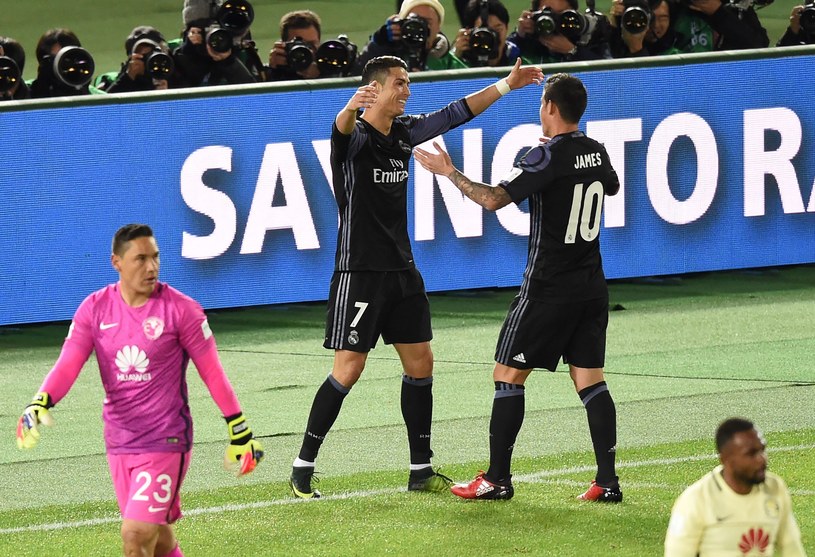 Cristiano Ronaldo i James po golu na 2-0 dla Realu w meczu z Club America /AFP