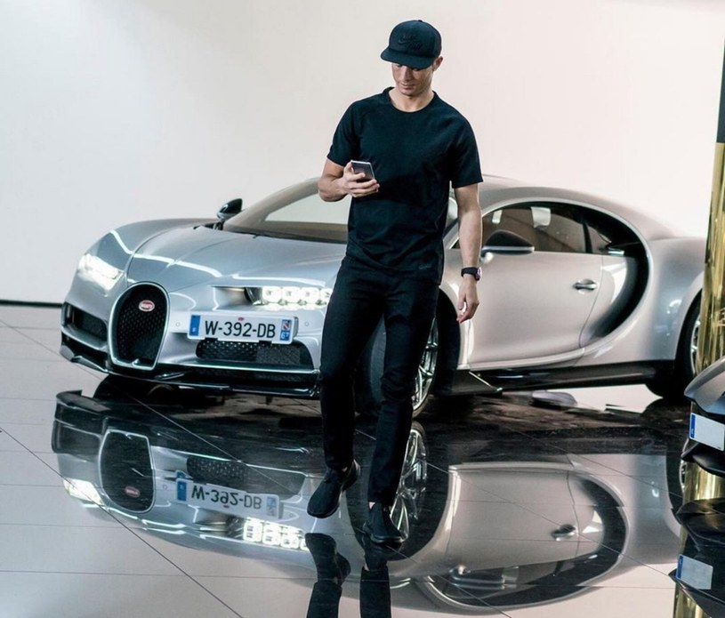 Cristiano Ronaldo i jego Bugatti /East News