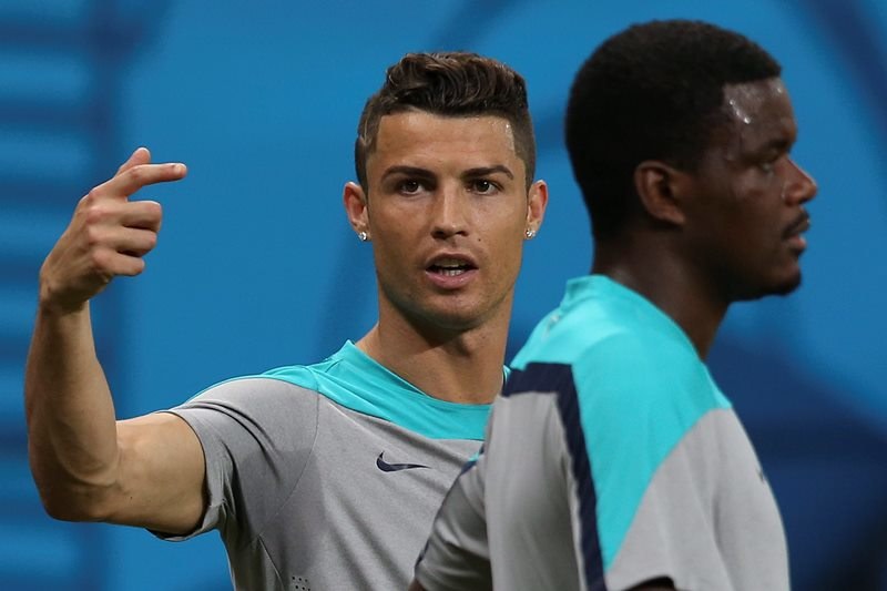 Cristiano Ronaldo i William Carvalho na treningu przed meczem /JOSE SENA GOULAO /PAP/EPA