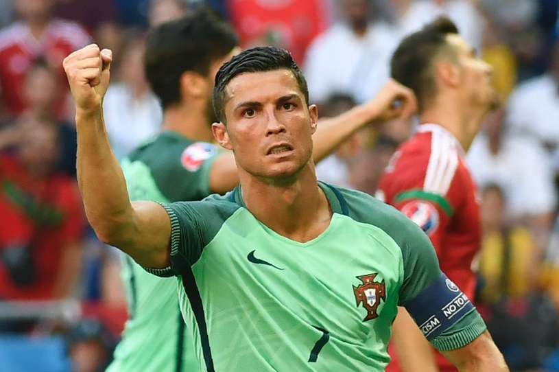 Cristiano Ronaldo podczas meczu z Węgrami /AFP