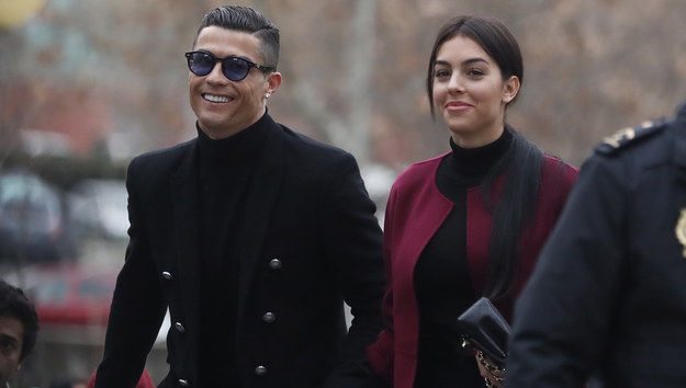 Cristiano Ronaldo pojawił się w sądzie w towarzystwie swojej partnerki, hiszpańskiej modelka Georginy Rodriguez /JAVIER LIZON /PAP/EPA