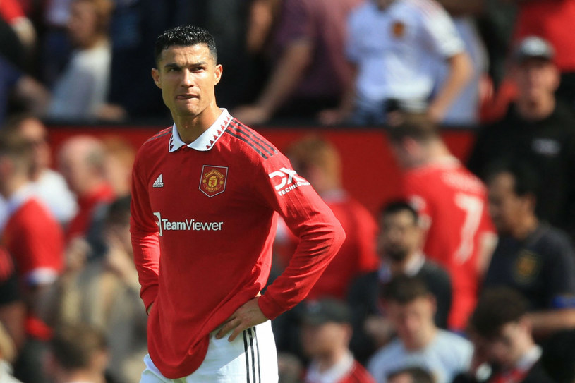 Cristiano Ronaldo pragnie przedterminowo rozwiązać swoją umowę z Manchesterem United. Brak konkretnego rozwiązania tej sprawy irytuje innych zawodników "Czerwonych Diabłów" /LINDSEY PARNABY/AFP/East News /East News