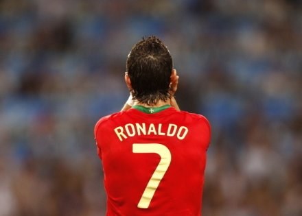Cristiano Ronaldo raczej nie będzie długo cierpiał z powodu samotności /AFP