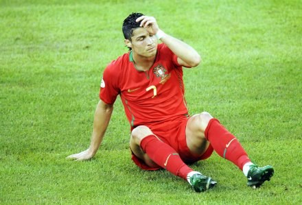 Cristiano Ronaldo w przegranym meczu z Niemcami /AFP