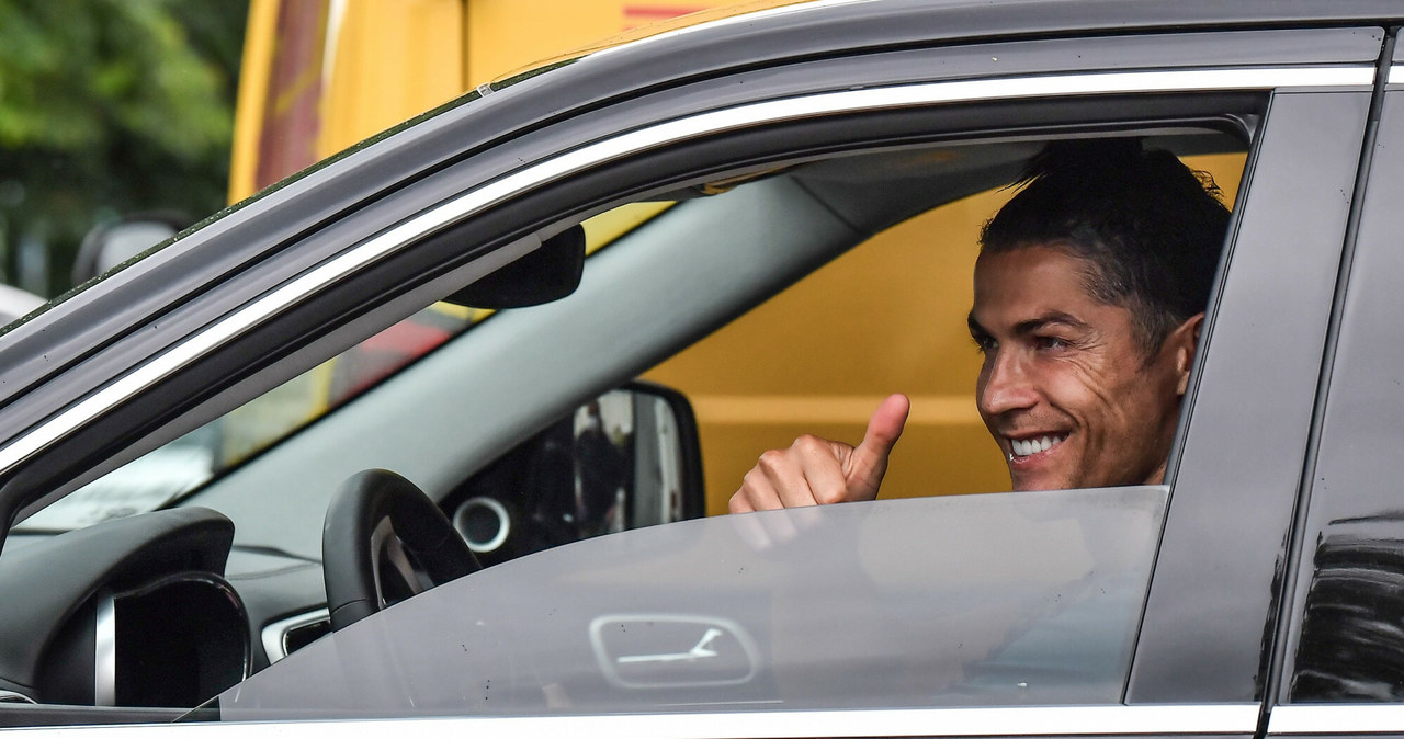 Cristiano Ronaldo w wozie /MARCO BERTORELLO/AFP/East News /East News