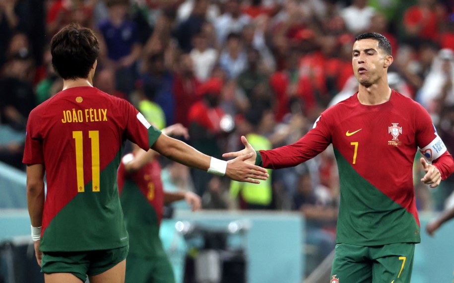 Cristiano Ronaldo wchodzący na boisko /Abedin Taherkenareh   /PAP/EPA