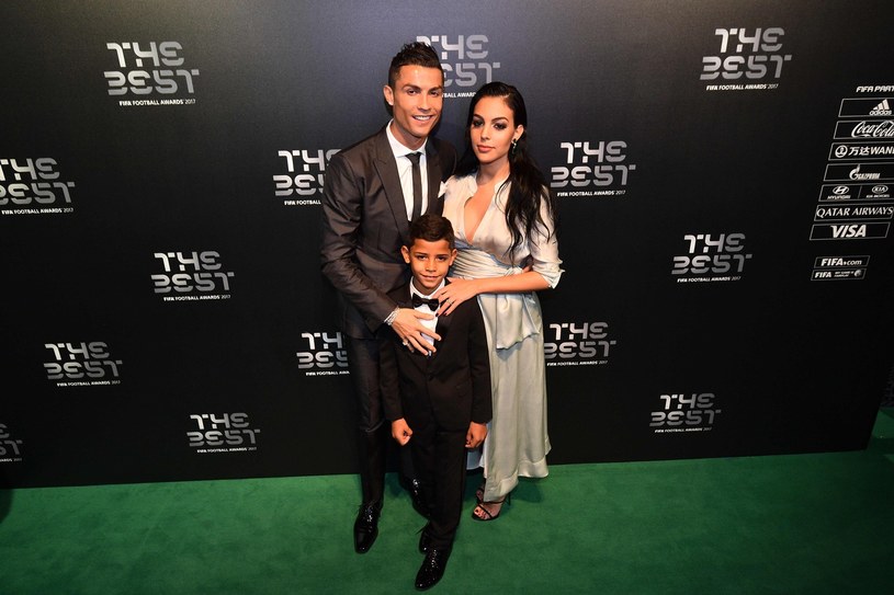 Cristiano Ronaldo z partnerką Georginą Rodriguez i synem /AFP