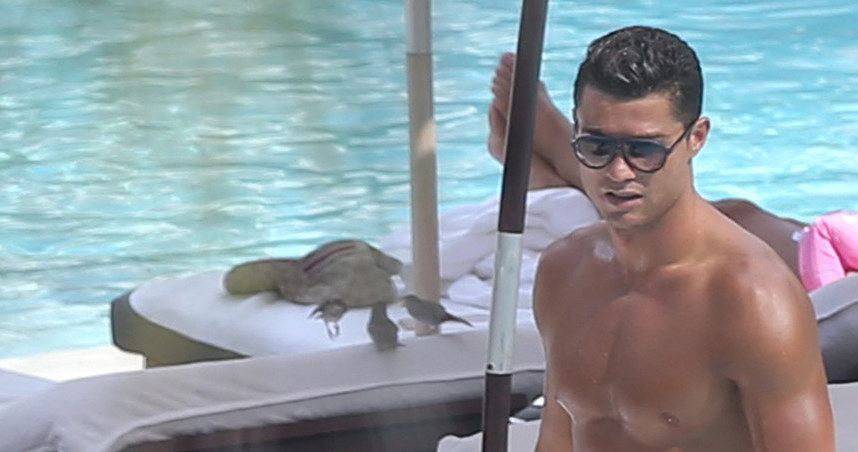 Cristiano Ronaldo z przyjacielem /Splash News /East News