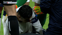 Cristiano Ronaldo zalewa się krwią po zderzeniu z bramkarzem. WIDEO