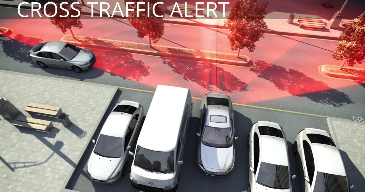 Cross Traffic Alert monitoruje przestrzeń z tyłu pojazdu /materiały prasowe