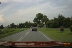 Cudem uniknęła śmierci. Zobacz przerażające nagranie z kamery samochodowej