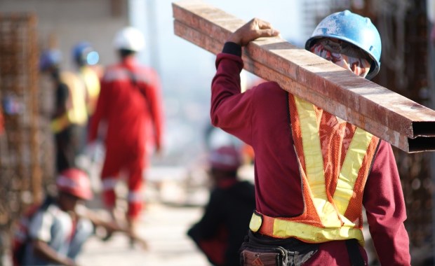 Cudzoziemcy w Polsce - nowe obowiązki i kontrole. Przewodnik po zmianach