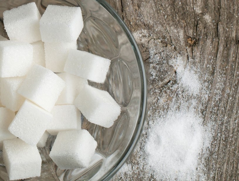 Cukier czasem nazywany jest "białą śmiercią". Ale czy słusznie? /123RF/PICSEL
