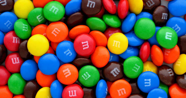 cukierki m&ms /© Photogenica