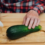 Cukinia – dlaczego warto zjadać ją na surowo?