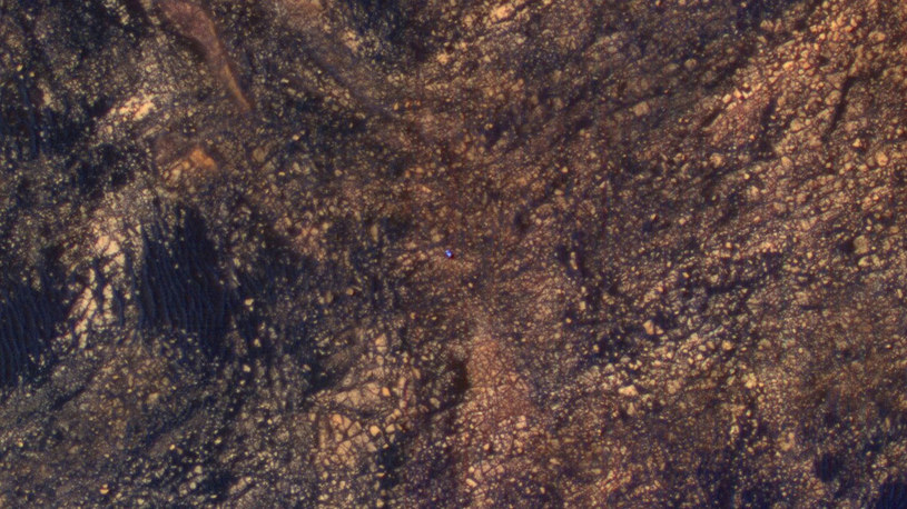 Curiosity pośród marsjańskich skał /NASA