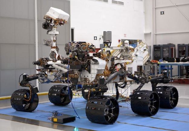 Curiosity wciąż przygotowuje się do rozpoczęcia badań.   Fot. NASA /materiały prasowe