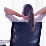 Ćwiczenia, które można wykonywać bez wstawania z krzesła. Wystarczy kilka minut dziennie