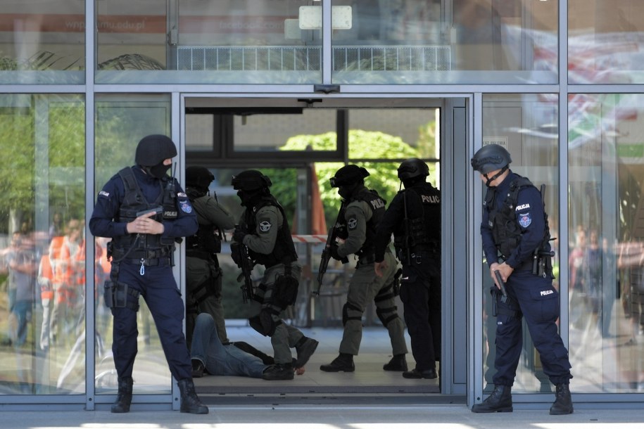 Ćwiczenia policyjnych antyterrorystów, zdj. archiwalne /Jakub Kaczmarczyk /PAP