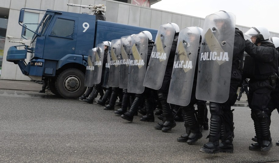 Ćwiczenia policyjnych oddziałów prewencji w Warszawie, luty 2015 /Bartłomiej  Zborowski /PAP