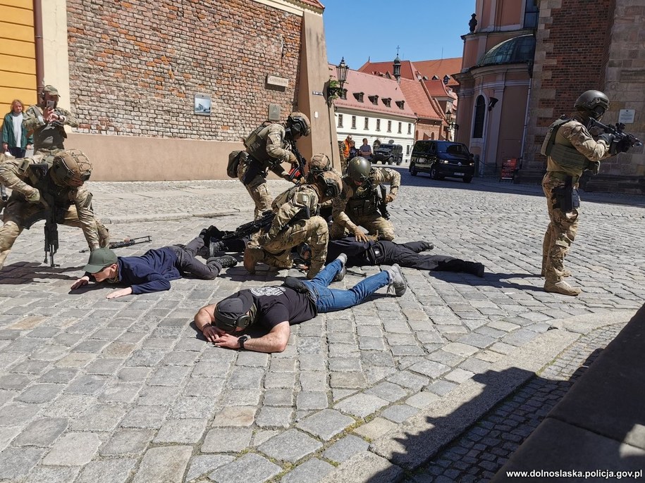 Ćwiczenia Samodzielnego Pododdziału Kontrterrorystycznego Policji na terenie Ostrowa Tumskiego /Policja Dolnośląska /Policja