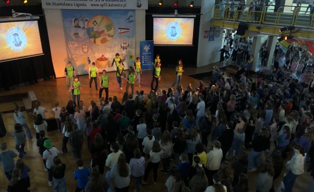 Ćwiczenia śródlekcyjne wracają do śląskich szkół. To pomysł na promocję aktywności fizycznej