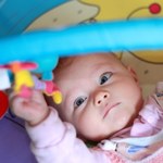 Ćwiczenia stymulujące wzrok niemowlęcia 