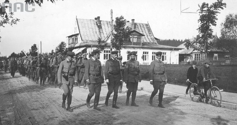 Ćwiczenia Związku Strzeleckiego w Zakopanem. Zdjęcie z 1913 roku /Z archiwum Narodowego Archiwum Cyfrowego