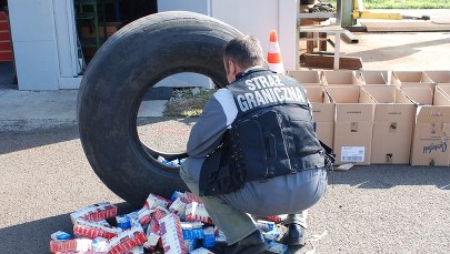 Ćwierć miliona sztuk papierosów w kołach zapasowych 