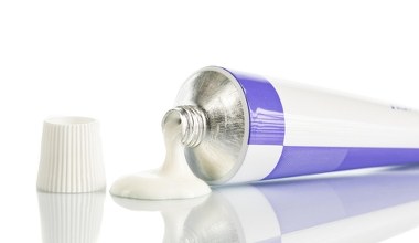 Ця мазь коштує в аптеці кілька злотих. Зволожує шкіру та додає їй сяйва, як дорогий крем