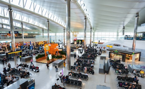 Cyberatak na europejskich lotniskach. Odwołane i opóźnione loty