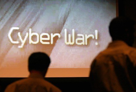 Cybernetyczna wojna to nie wymysł fantastów. Mocarstwa chcą jej zapobiec /AFP