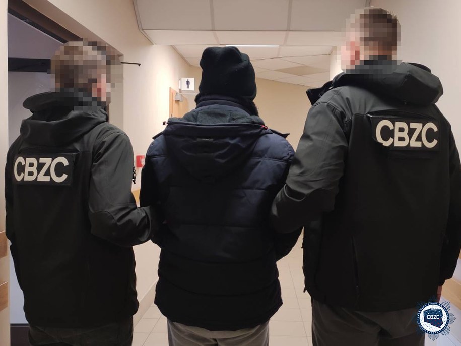 Cyberpolicjanci zatrzymali czterech obywateli Nigerii dokonujących oszustw internetowych /Policja CBZC /Materiały dystrybutora