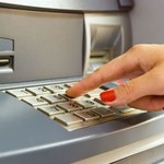 Cyberprzestępcy mogą przejąć kontrolę nad bankomatami 