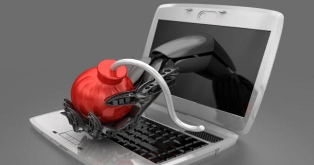 Cyberprzestępcy nie znają wakacji i ciągle atakują nasze komputery /123RF/PICSEL