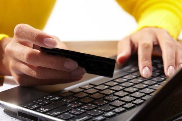 Cyberprzestępcy są szczególnie zainteresowani numerami kart kredytowych /123RF/PICSEL