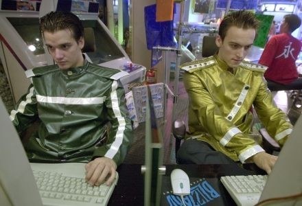Cyberwojny w wydaniu gier komputerowych. Rzeczywistość jest mniej spektakularna. /AFP