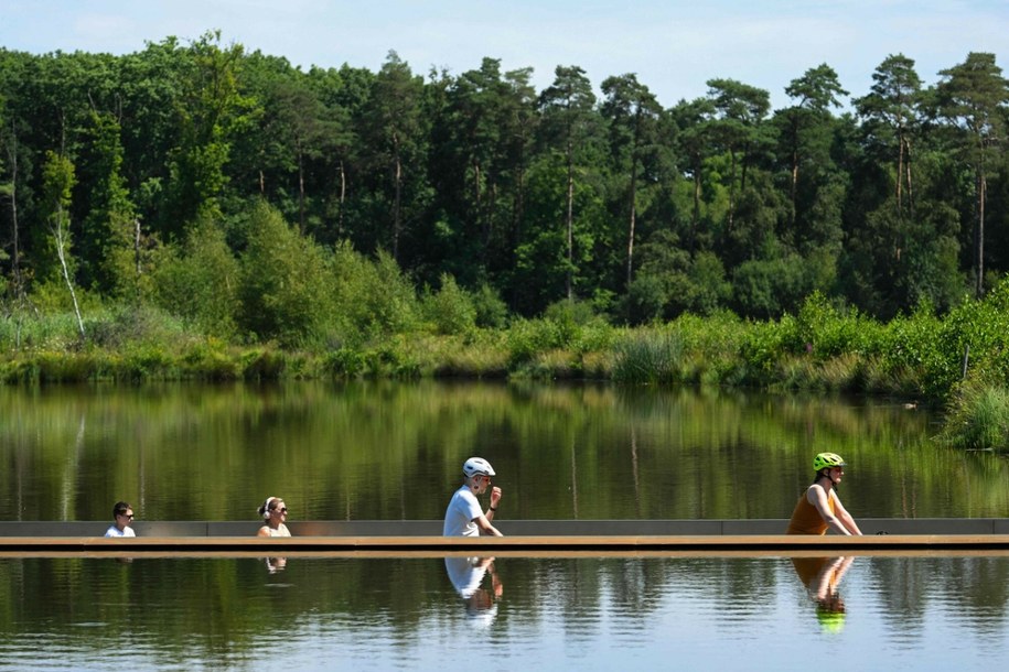 "Cycling through Water" /NICOLAS TUCAT/AFP/East News /East News