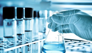 Cyfrowi chemicy z intuicją. Agenci AI drastycznie skracają odkrywanie leków