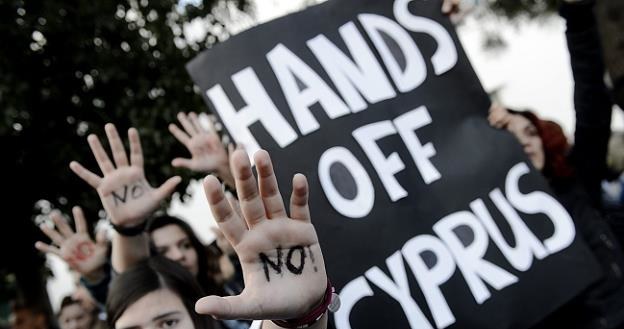 Cypryjczycy protestujący przedciw jednorazowemu podatkowi /PAP