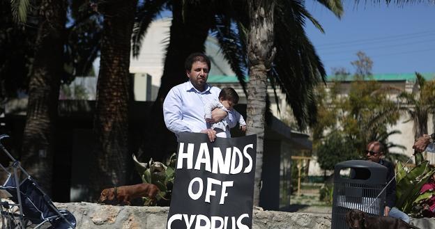 Cypryjczycy są oburzeni... /AFP
