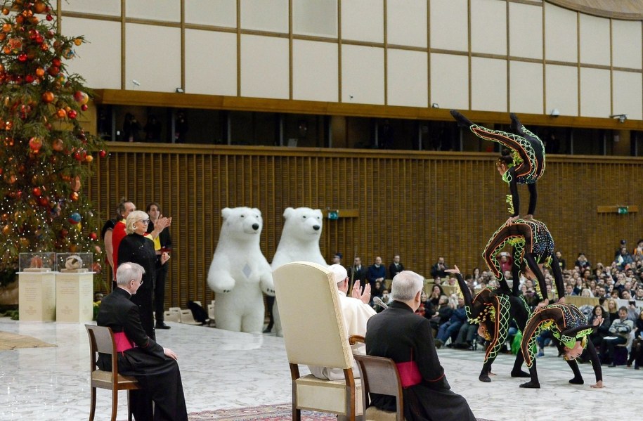 Cyrkowcy z wizytą u papieża /OSSERVATORE ROMANO / HANDOUT /PAP/EPA