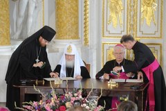 Cyryl I i abp Michalik podpisali wspólne przesłanie do obu Kościołów