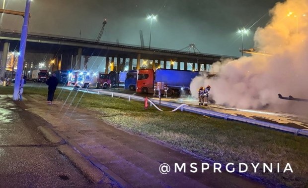 Cysterna płonęła, zginął kierowca. Tragedia w gdyńskim terminalu
